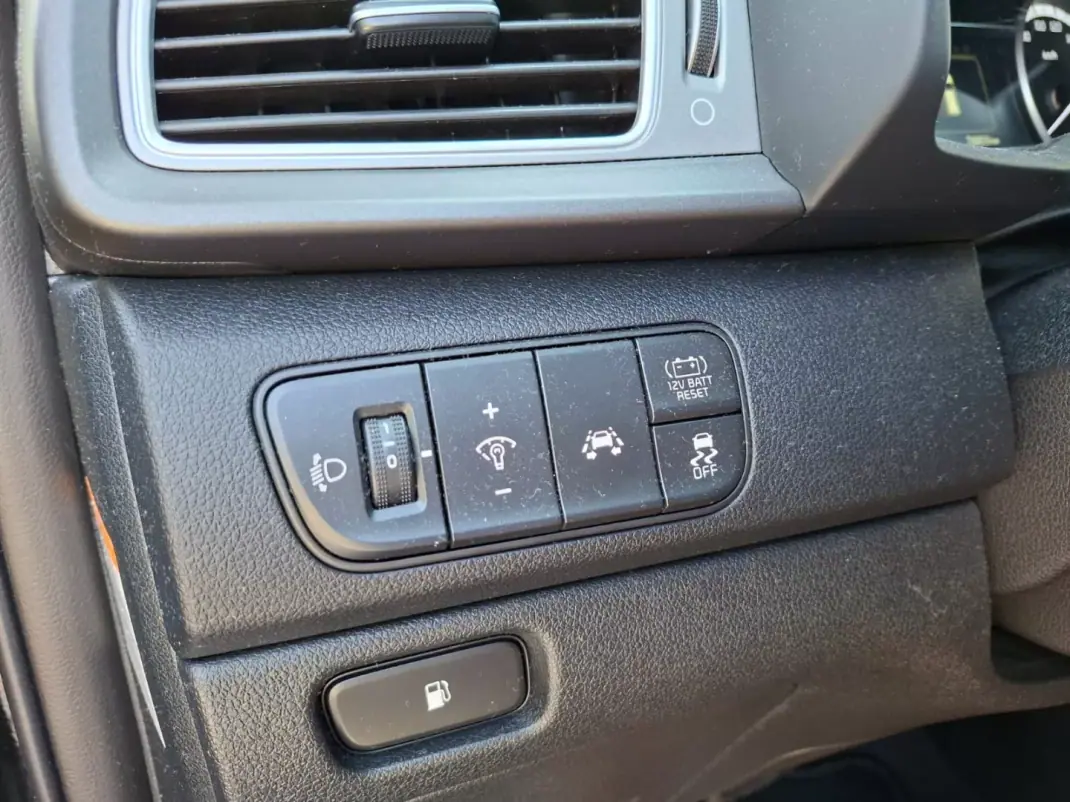 Kia Niro 2019 - 17900 EUR, 74459 km - 74459km - foto 9 de 26