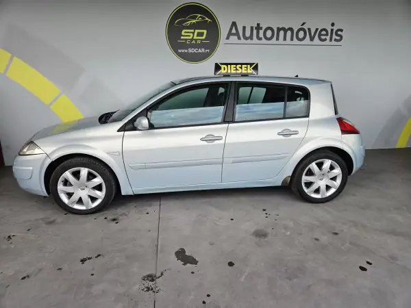 Renault Mégane 2004 - 3500 EUR, 238000 km - AUTO.MOTO.pt - 238000km - foto 2 de 9