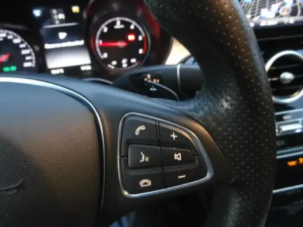 Mercedes-Benz C 180 2017 - 24900 EUR, 141265 km - AUTO.MOTO.pt - 141265km - foto 21 de 40