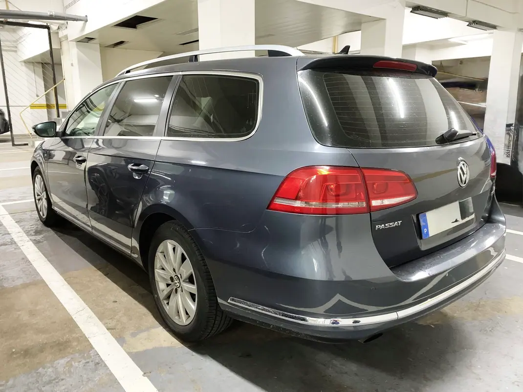 Volkswagen Passat Variant 2011 - 6500 EUR, 277000 km - AUTO.MOTO.pt - 277000km - foto 10 de 10