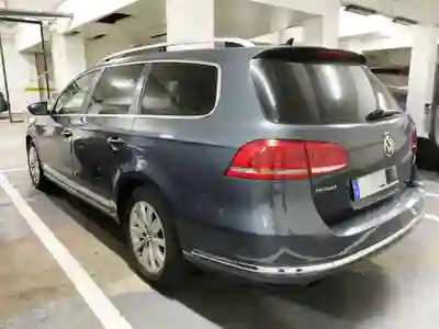 Volkswagen Passat Variant 2011 - 6500 EUR, 277000 km - AUTO.MOTO.pt - 277000km - foto 10 de 10