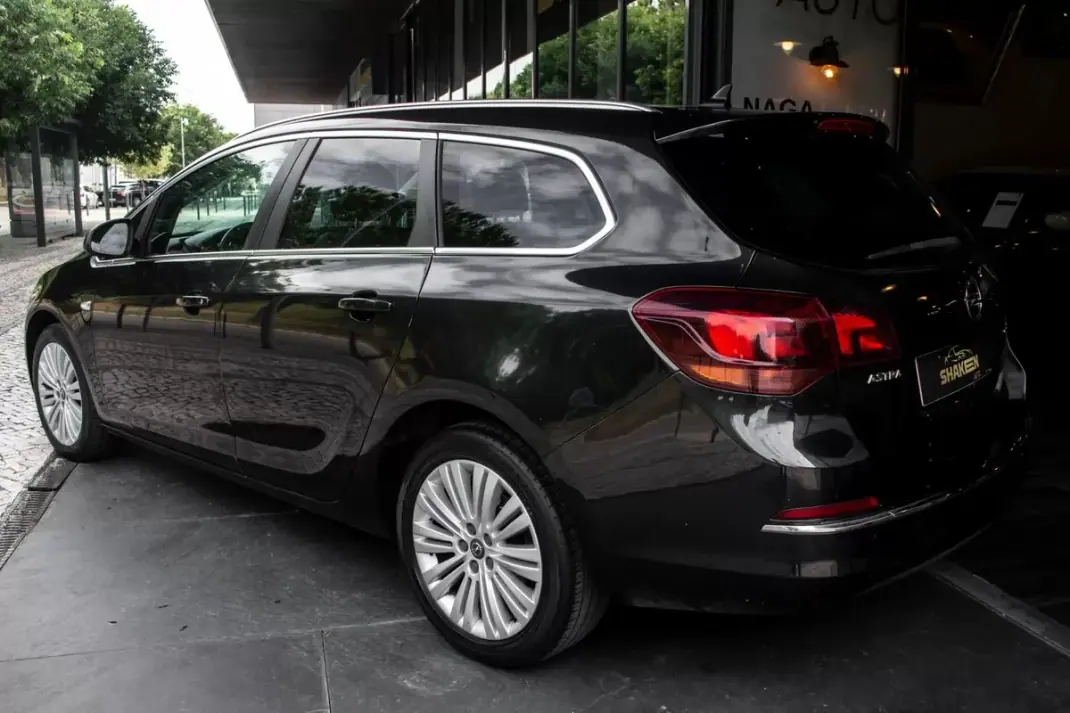 Opel Astra Sports Tourer 2013 - 6490 EUR, 240124 km - AUTO.MOTO.pt - 240124km - foto 5 de 30