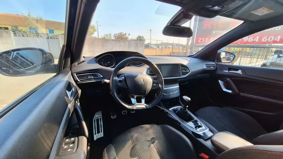 Peugeot 308 SW 2020 - 14500 EUR, 142000 km - AUTO.MOTO.pt - 142000km - foto 22 de 28