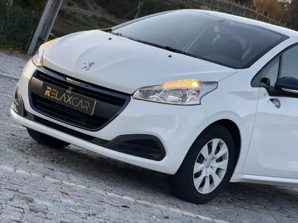 Peugeot 208 2016 - 7500 EUR, 121000 km - AUTO.MOTO.pt - 121000km - foto 4 de 20