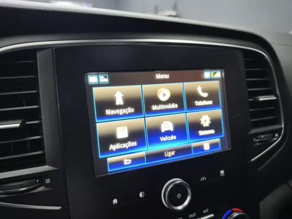 Renault Mégane Sport Tourer 2018 - 14450 EUR, 246155 km - AUTO.MOTO.pt - 246155km - foto 30 de 37