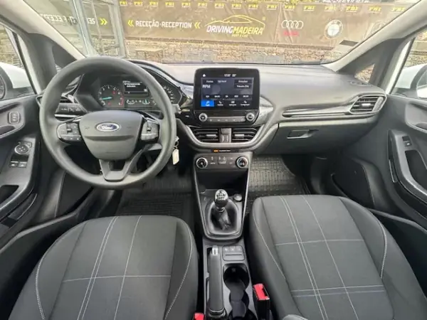 Ford Fiesta 2021 - 13900 EUR, 87990 km - AUTO.MOTO.pt - 87990km - foto 10 de 12