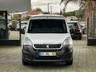Peugeot PARTNER 1.6 HDI L2 2016 - 10890 EUR, 207000 km - AUTO.MOTO.pt - 207000km - foto 3 de 11