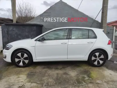 Volkswagen e-Golf 2019 - 15900 EUR, 81000 km - AUTO.MOTO.pt - 81000km - foto 4 de 26