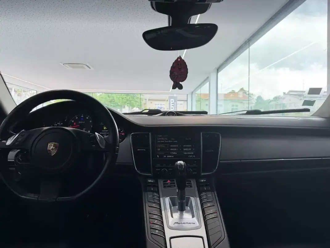 Porsche Panamera 2012 - 34990 EUR, 187000 km - AUTO.MOTO.pt - 187000km - foto 16 de 22