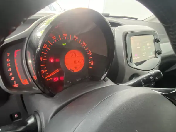 Toyota Aygo 2015 - 9850 EUR, 116267 km - AUTO.MOTO.pt - 116267km - foto 26 de 34