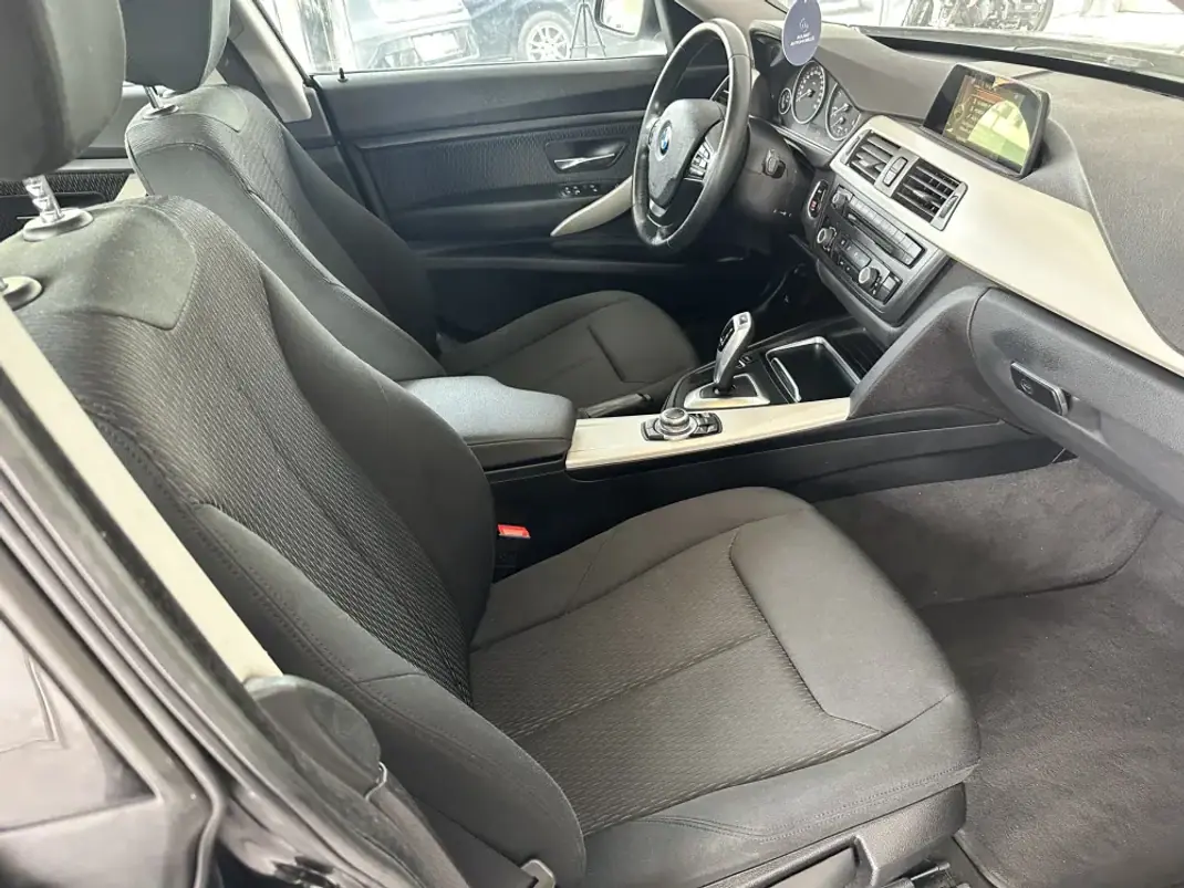 BMW 318 2016 - 17890 EUR, 141000 km - 141000km - foto 17 de 30