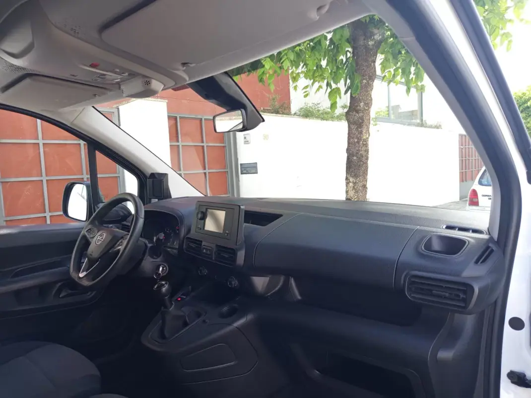 Opel Combo 2021 - 13500 EUR, 82000 km - AUTO.MOTO.pt - 82000km - foto 16 de 20