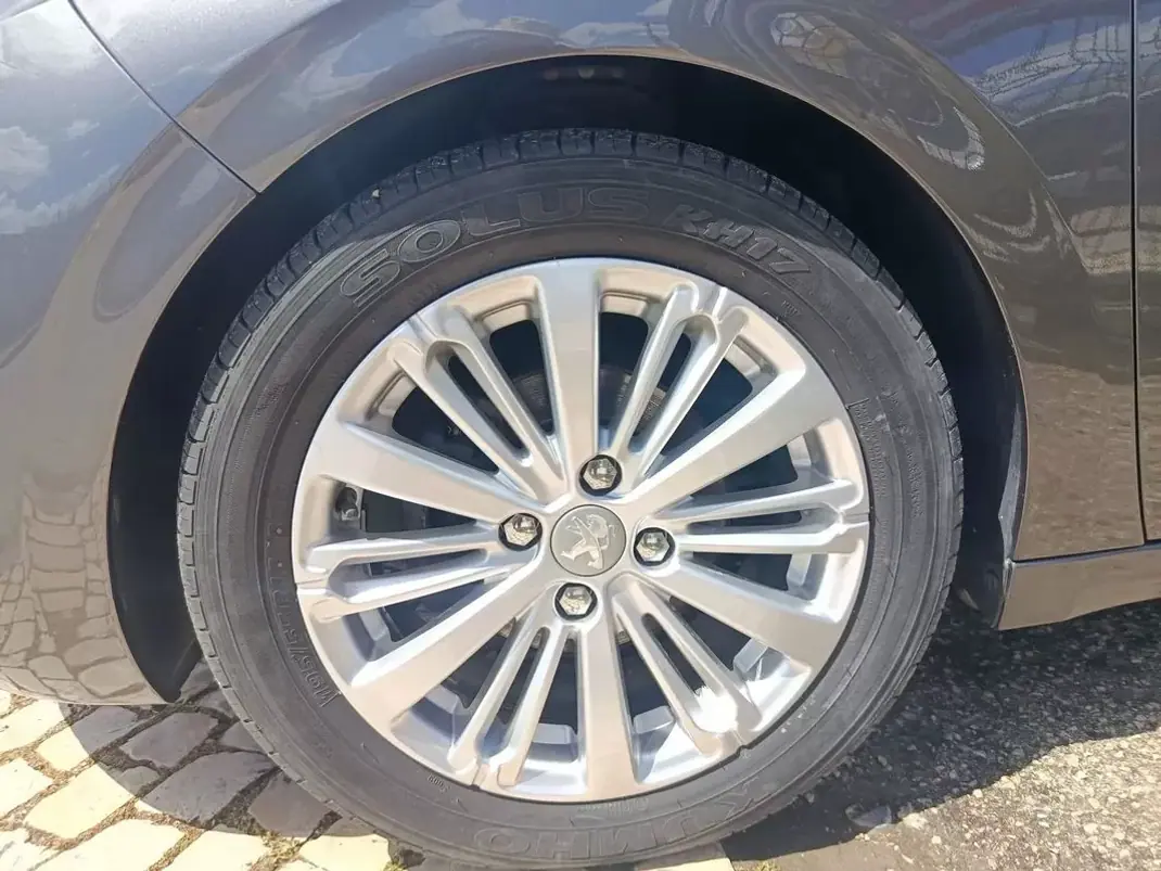Peugeot 208 2019 - 11900 EUR, 104199 km - AUTO.MOTO.pt - 104199km - foto 7 de 26