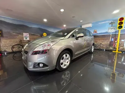 Peugeot 5008 2010 - 8950 EUR, 230534 km - AUTO.MOTO.pt - 230534km - foto 3 de 22