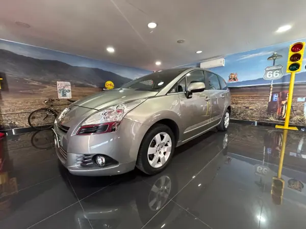 Peugeot 5008 2010 - 8950 EUR, 230534 km - AUTO.MOTO.pt - 230534km - foto 3 de 22
