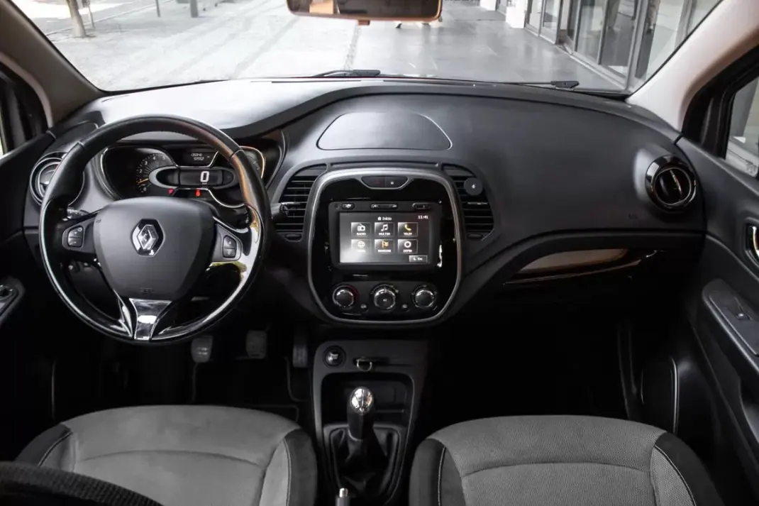 Renault Captur 2014 - 10900 EUR, 135948 km - 135948km - foto 32 de 38