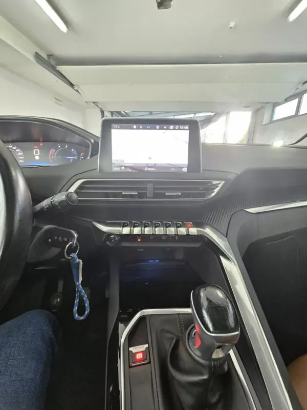 Peugeot 3008 2018 - 17990 EUR, 122503 km - AUTO.MOTO.pt - 122503km - foto 23 de 25