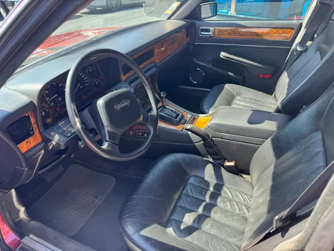 Jaguar Daimler 1990 - 19900 EUR, 146000 km - AUTO.MOTO.pt - 146000km - foto 6 de 14