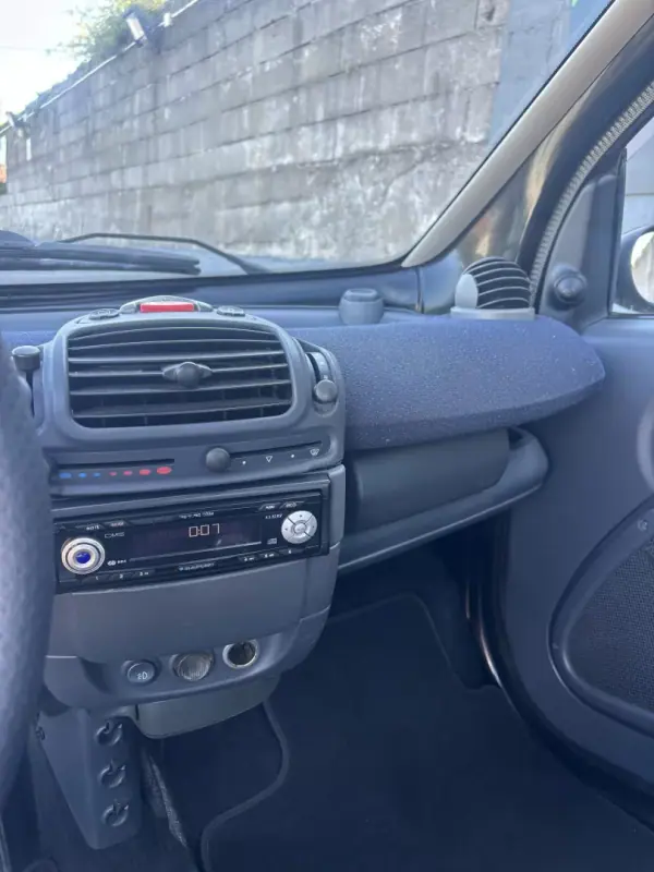 Smart ForTwo Coupé 2001 - 2500 EUR, 201000 km - AUTO.MOTO.pt - 201000km - foto 15 de 17