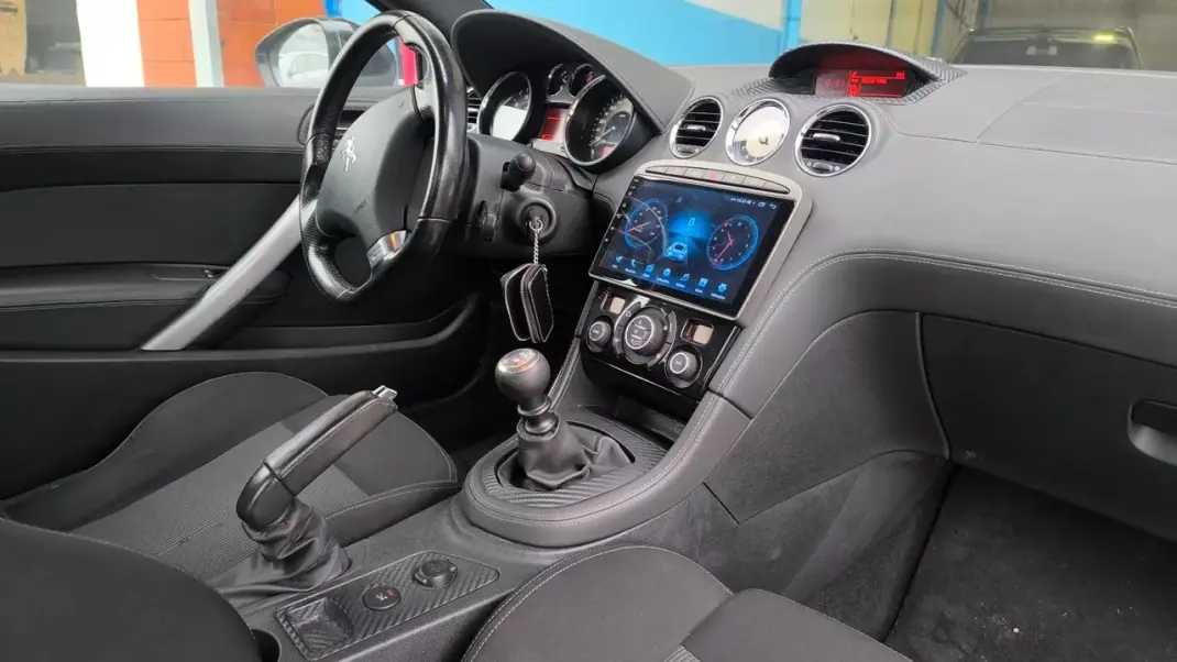 Peugeot RCZ 2011 - 11500 EUR, 126000 km - AUTO.MOTO.pt - 126000km - foto 6 de 14