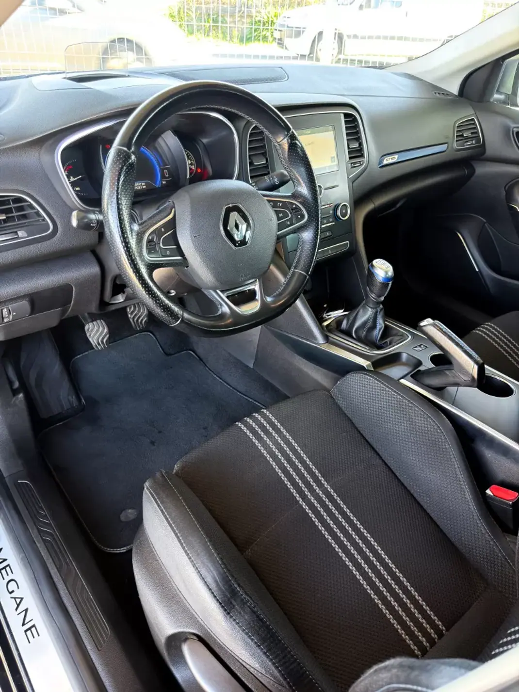 Renault Mégane 2016 - 12500 EUR, 160445 km - 160445km - foto 18 de 19