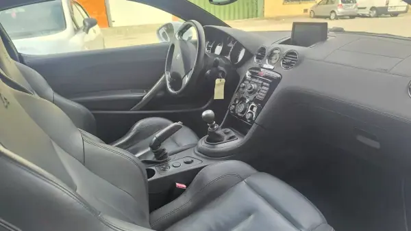 Peugeot RCZ 2011 - 10900 EUR, 158000 km - AUTO.MOTO.pt - 158000km - foto 14 de 19