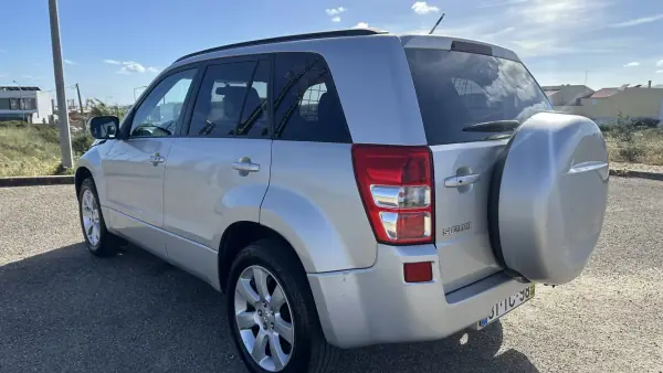 Suzuki Grand Vitara 2009 - 9900 EUR, 121000 km - AUTO.MOTO.pt - 121000km - foto 6 de 18