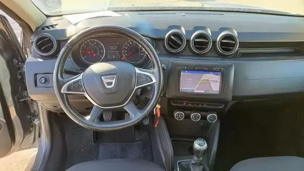 Dacia Duster 2019 - 13999 EUR, 140000 km - AUTO.MOTO.pt - 140000km - foto 4 de 15