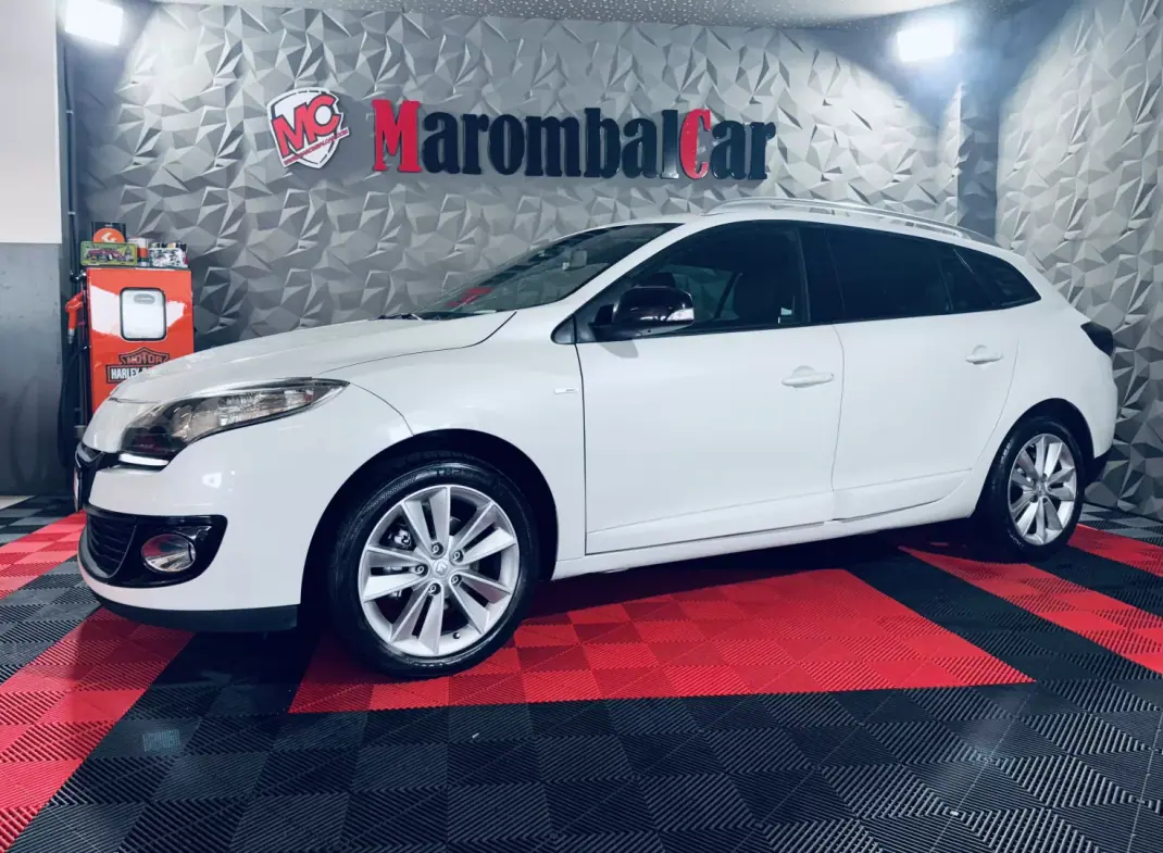 Renault Mégane Sport Tourer 2012 - 7990 EUR, 307778 km - AUTO.MOTO.pt - 307778km - foto 1 de 19