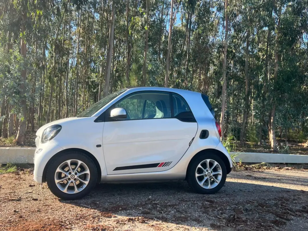Smart ForTwo 2015 - 9990 EUR, 56330 km - 56330km - foto 24 de 32