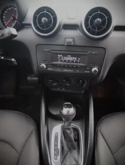 Audi A1 2011 - 11450 EUR, 136350 km - AUTO.MOTO.pt - 136350km - foto 14 de 26