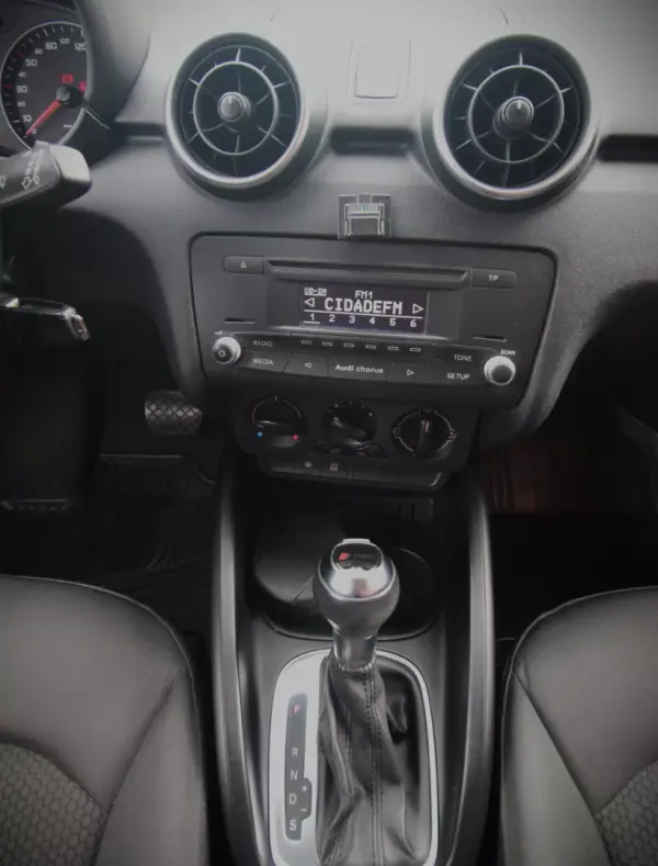 Audi A1 2011 - 11450 EUR, 136350 km - AUTO.MOTO.pt - 136350km - foto 14 de 26