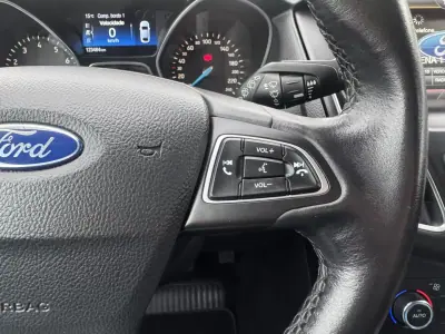 Ford Focus 2015 - 9990 EUR, 123000 km - AUTO.MOTO.pt - 123000km - foto 17 de 31