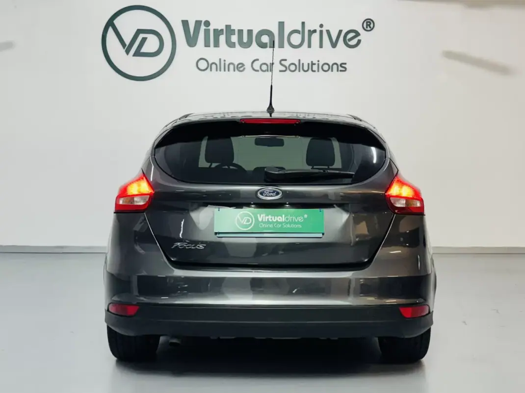 Ford Focus 2015 - 9750 EUR, 182000 km - AUTO.MOTO.pt - 182000km - foto 8 de 49