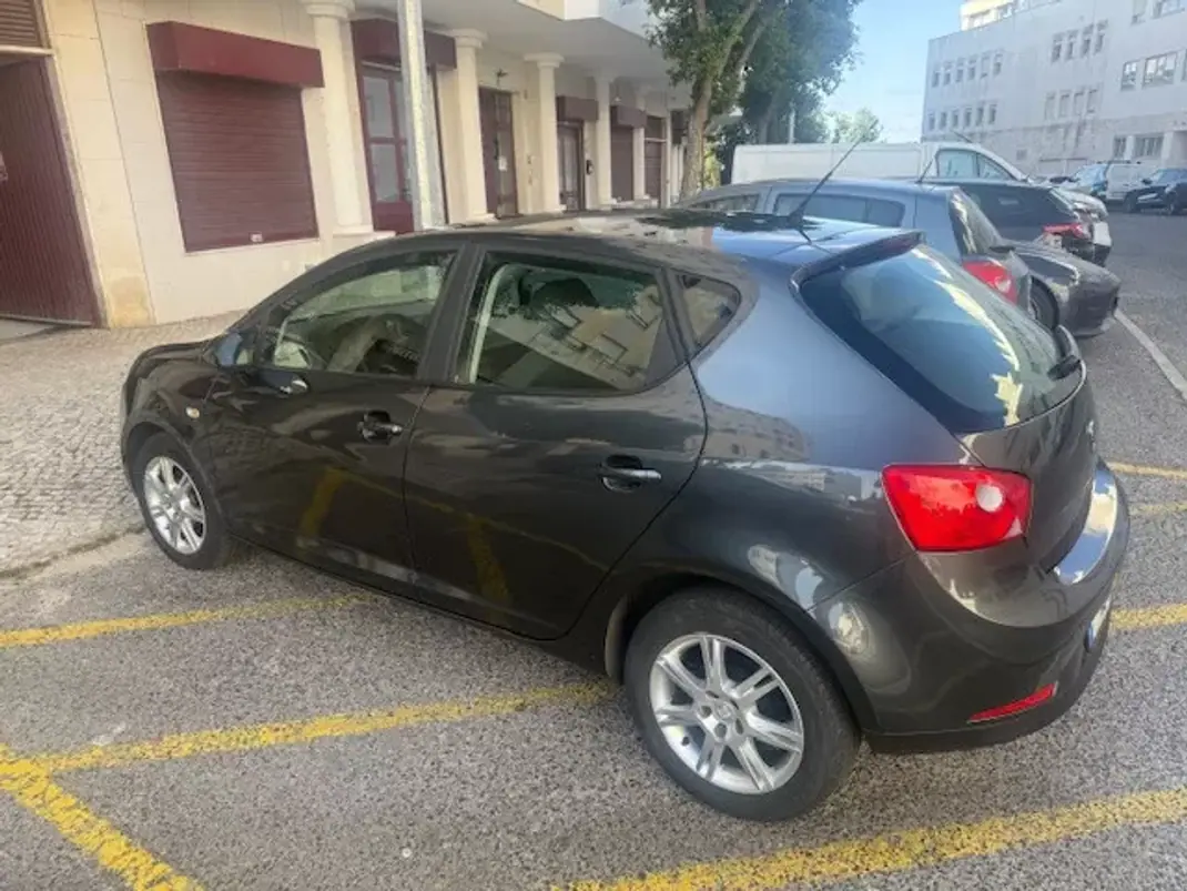 SEAT Ibiza 2010 - 5750 EUR, 156000 km - AUTO.MOTO.pt - 156000km - foto 14 de 33