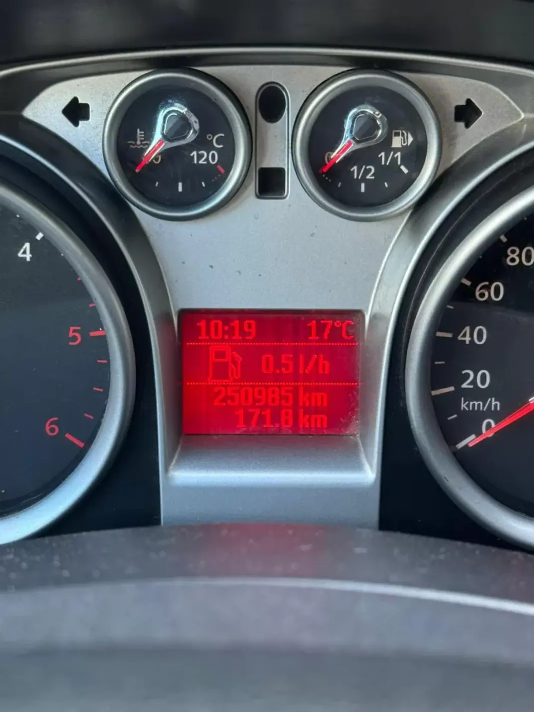 Ford Focus SW 2008 - 3400 EUR, 250000 km - AUTO.MOTO.pt - 250000km - foto 5 de 6