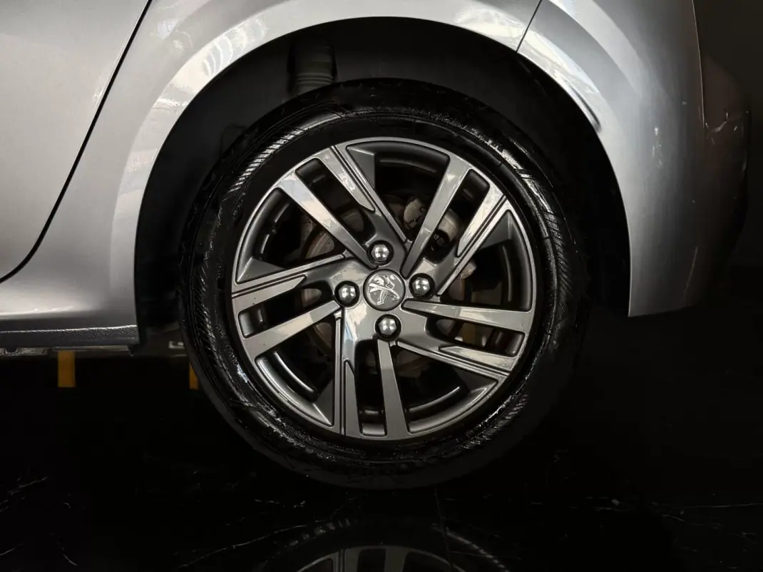 Peugeot 208 2021 - 12990 EUR, 174900 km - 174900km - foto 8 de 21