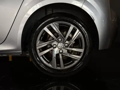 Peugeot 208 2021 - 12990 EUR, 174900 km - 174900km - foto 8 de 21