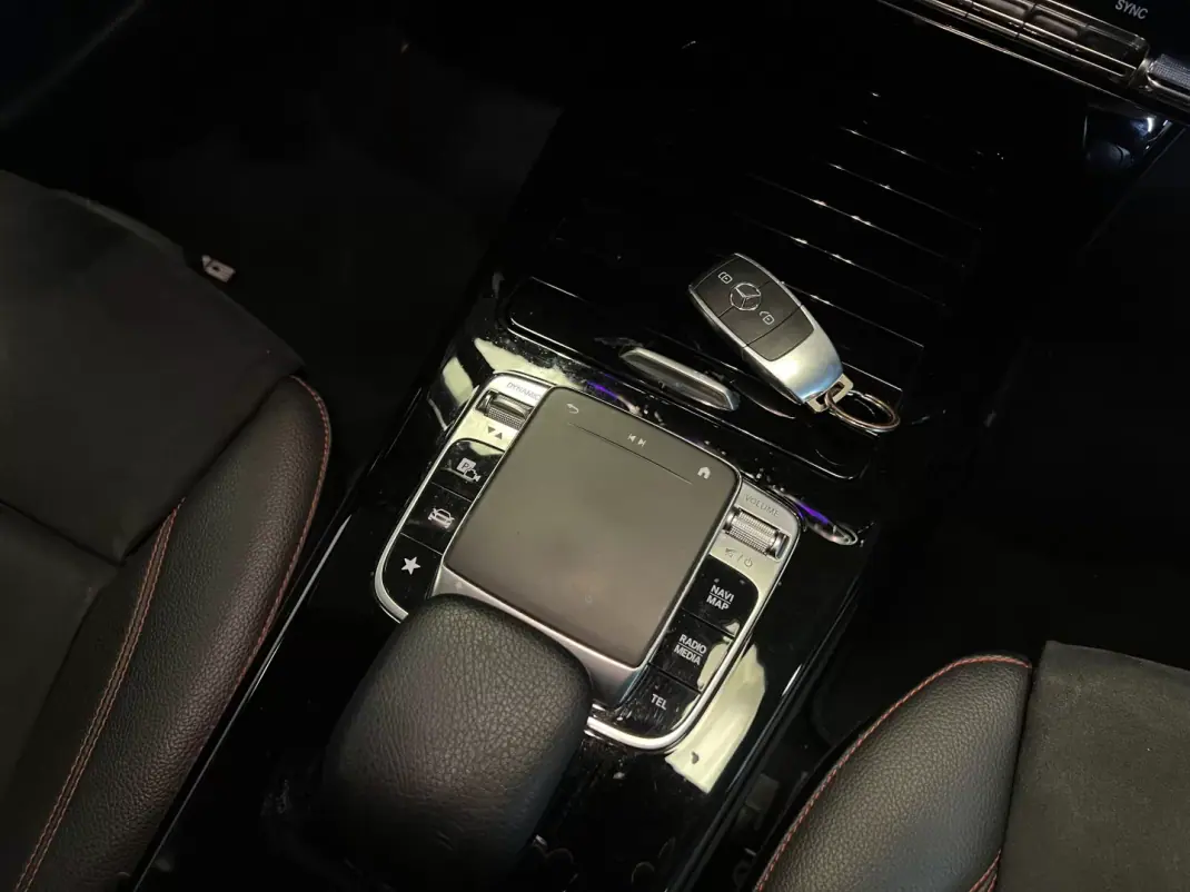 Mercedes-Benz A 180 2019 - 26990 EUR, 125000 km - AUTO.MOTO.pt - 125000km - foto 40 de 44