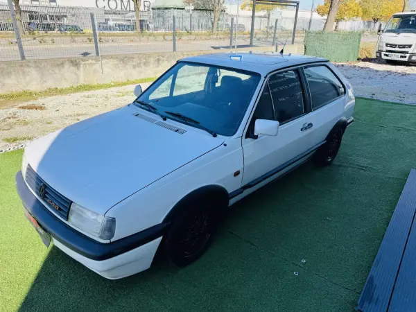 Volkswagen Polo 1992 - 7999 EUR, 130000 km - AUTO.MOTO.pt - 130000km - foto 3 de 18