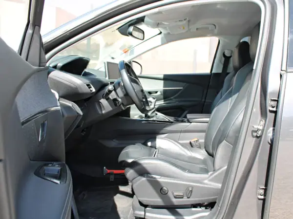 Peugeot 5008 2019 - 18900 EUR, 157458 km - AUTO.MOTO.pt - 157458km - foto 10 de 22