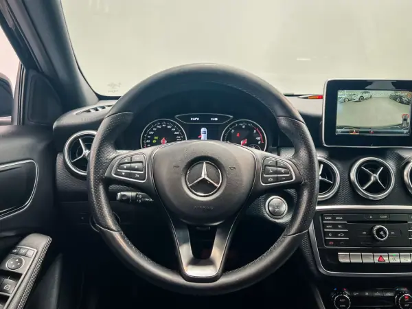 Mercedes-Benz A 180 2018 - 17900 EUR, 73000 km - AUTO.MOTO.pt - 73000km - foto 12 de 17