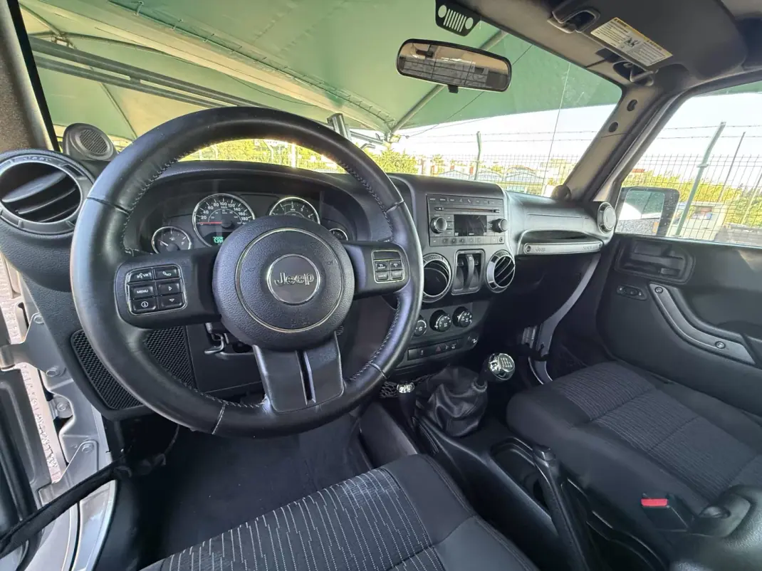 Jeep Avenger 2015 - 38600 EUR, 32000 km - AUTO.MOTO.pt - 32000km - foto 5 de 15