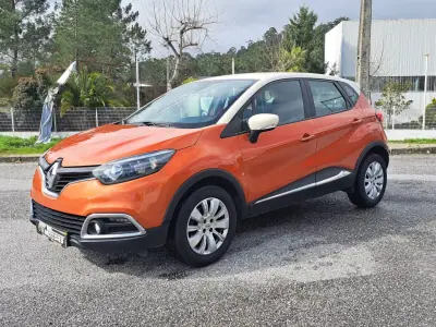 Renault Captur 2016 - 11450 EUR, 165268 km - AUTO.MOTO.pt - 165268km - foto 5 de 41