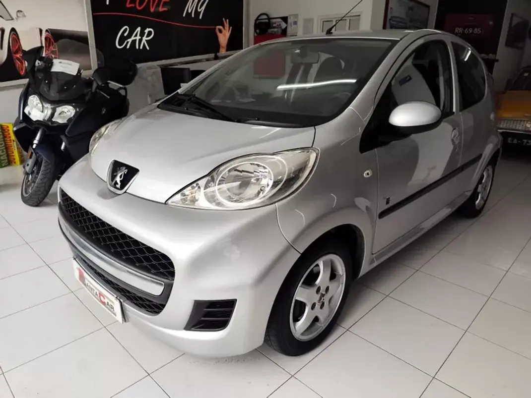 Peugeot 107 2011 - 6480 EUR, 84000 km - AUTO.MOTO.pt - 84000km - foto 5 de 21