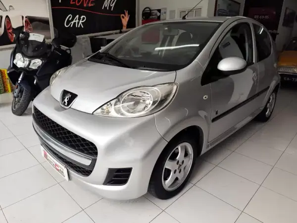 Peugeot 107 2011 - 5980 EUR, 84000 km - AUTO.MOTO.pt - 84000km - foto 5 de 21