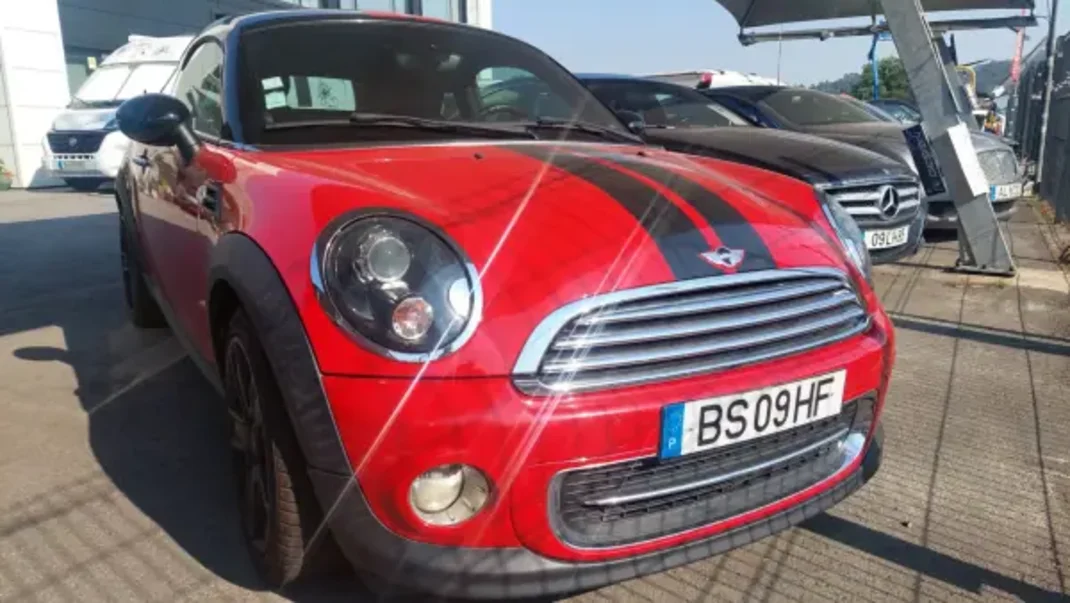MINI Cooper 2012 - 7800 EUR, 153000 km - AUTO.MOTO.pt - 153000km - foto 1 de 15