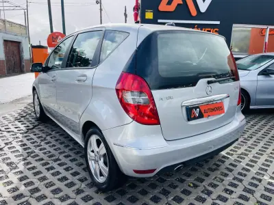 Mercedes-Benz A 180 2010 - 9950 EUR, 118057 km - AUTO.MOTO.pt - 118057km - foto 5 de 12