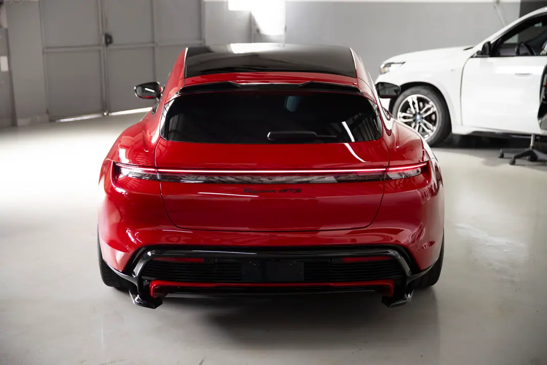 Porsche Taycan Sport Turismo 2023 - 101400 EUR, 46000 km - AUTO.MOTO.pt - 46000km - foto 6 de 12