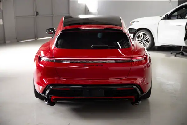 Porsche Taycan Sport Turismo 2023 - 101400 EUR, 46000 km - AUTO.MOTO.pt - 46000km - foto 6 de 12